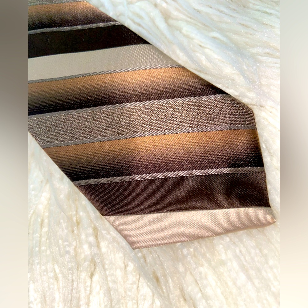 Elegant Striped Tie in Brown and Cream